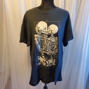 Skeleton graphic tee size XL